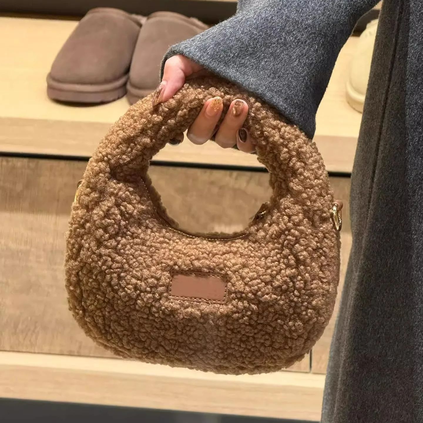Half Moon Bag Suede - Yarım Ay Tasarım Kuzu Yünü El