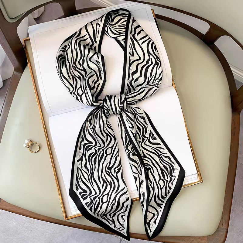 Luxury Bags Online - Lüks Zebra Baskı Ipek Kare Eşarp