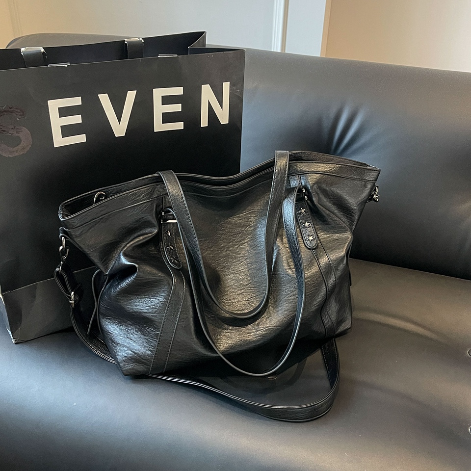 Kadınlar için Büyük Siyah Omuz - Luxury Bags 2026 incelemesi ve fiyatı