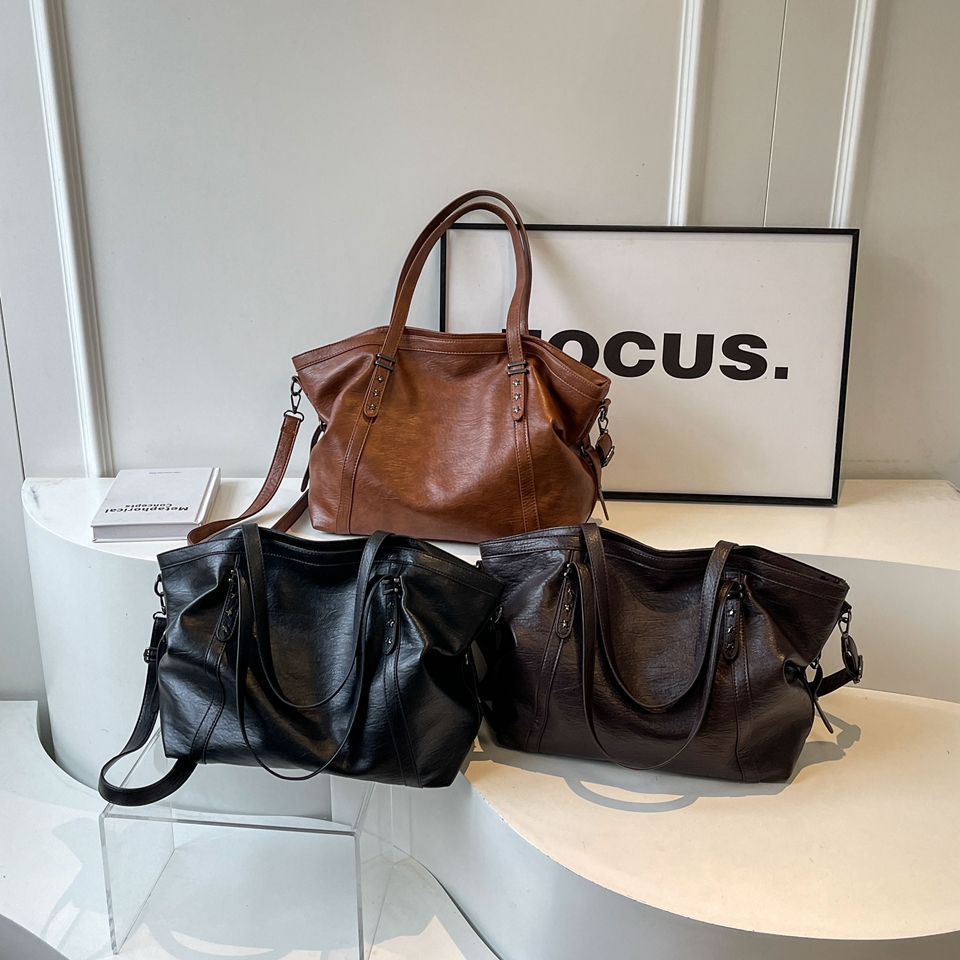 Kadınlar için Büyük Siyah Omuz - Luxury Bags 2026 incelemesi ve fiyatı