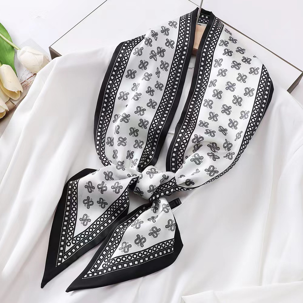 Lüks Zebra Baskı Ipek Kare Eşa - Luxury Bags Online incelemesi ve fiyatı